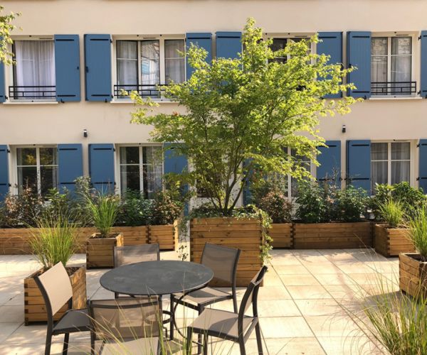 terrasse hotel à honfleur cheval blanc verdure