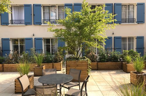 terrasse hotel à honfleur cheval blanc verdure