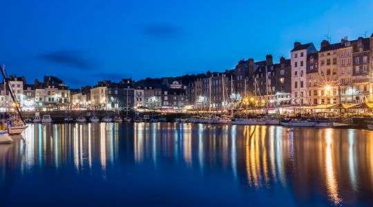 vue canal honfleur nuit hotel le cheval blanc