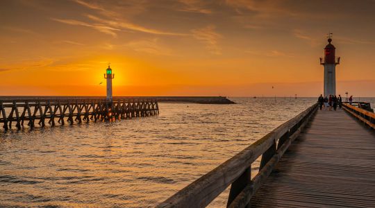 coucher de soleil mer phare honfleur hôtel le cheval blanc