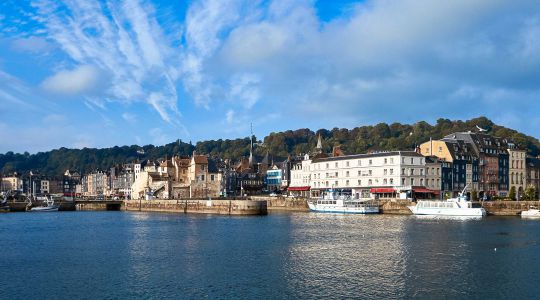 vue honfleur canal hotel le cheval blanc