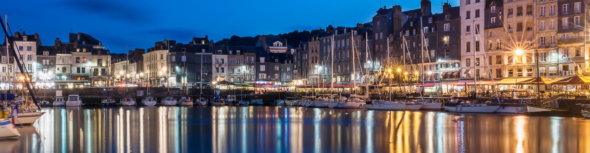 reflet eau canal nuit honfleur hotel le cheval blanc