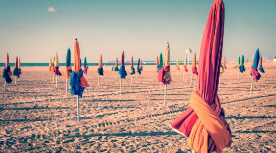 parasols deauville le cheval blanc hotel